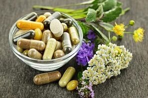 Préparation des herbes naturelles pour le traitement de la prostatite